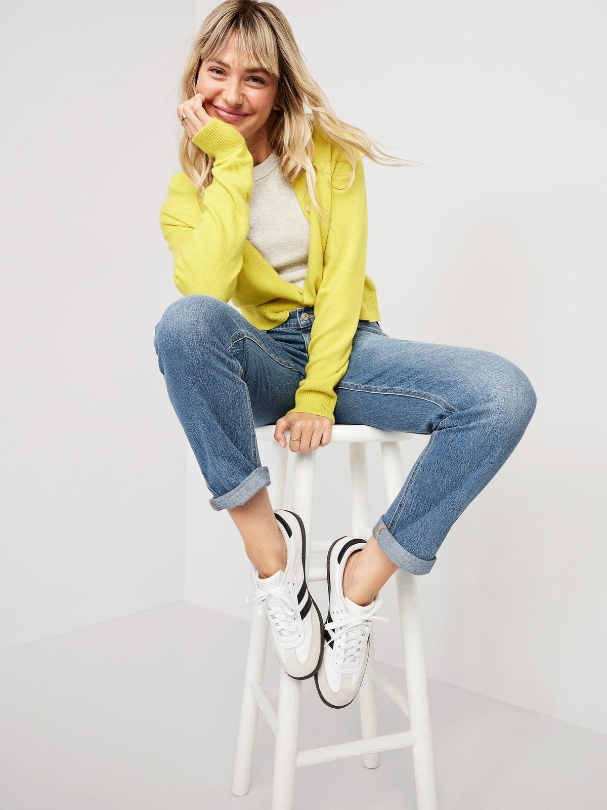 Mid-Rise Wow Boyfriend Straight Jeans for Women